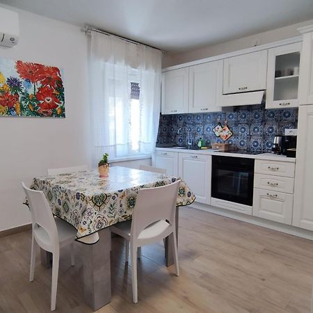 Sweet Apartment - Centre Peschiera del Garda Kültér fotó